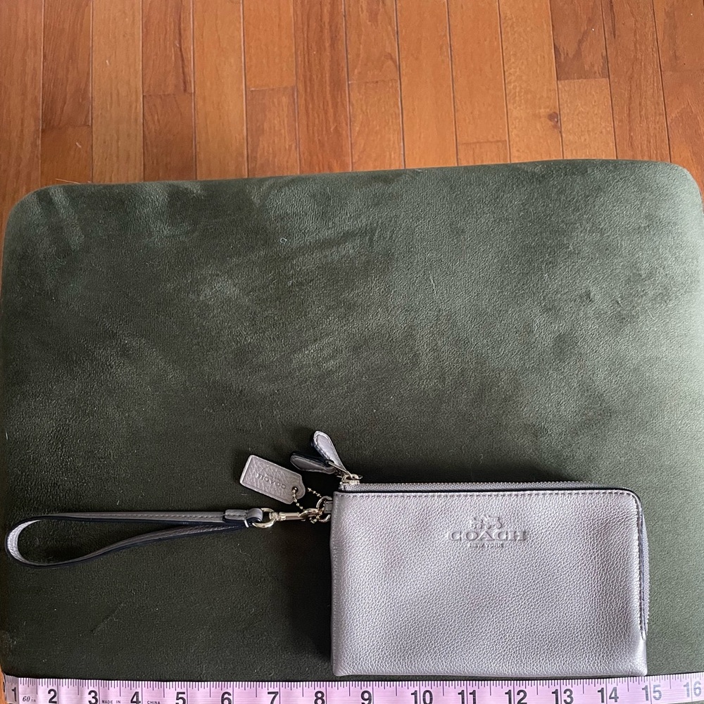 Coach Pebbled Leather Double Zip Wristlet Taupe Gold Hardware Wallet Everyday - Picture 3 of 3